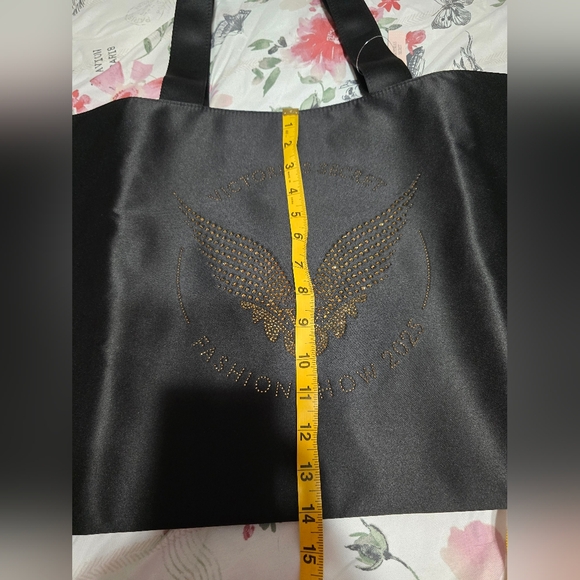 Victoria's Secret Black and Gold 2025 Fashion Show Tote - Picture 14 of 14